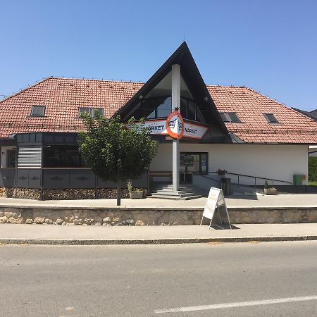 Apartments Avio Zgornji Brnik Экстерьер фото