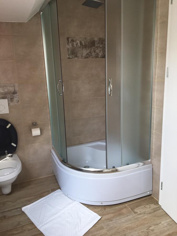 Apartments Avio Zgornji Brnik Экстерьер фото