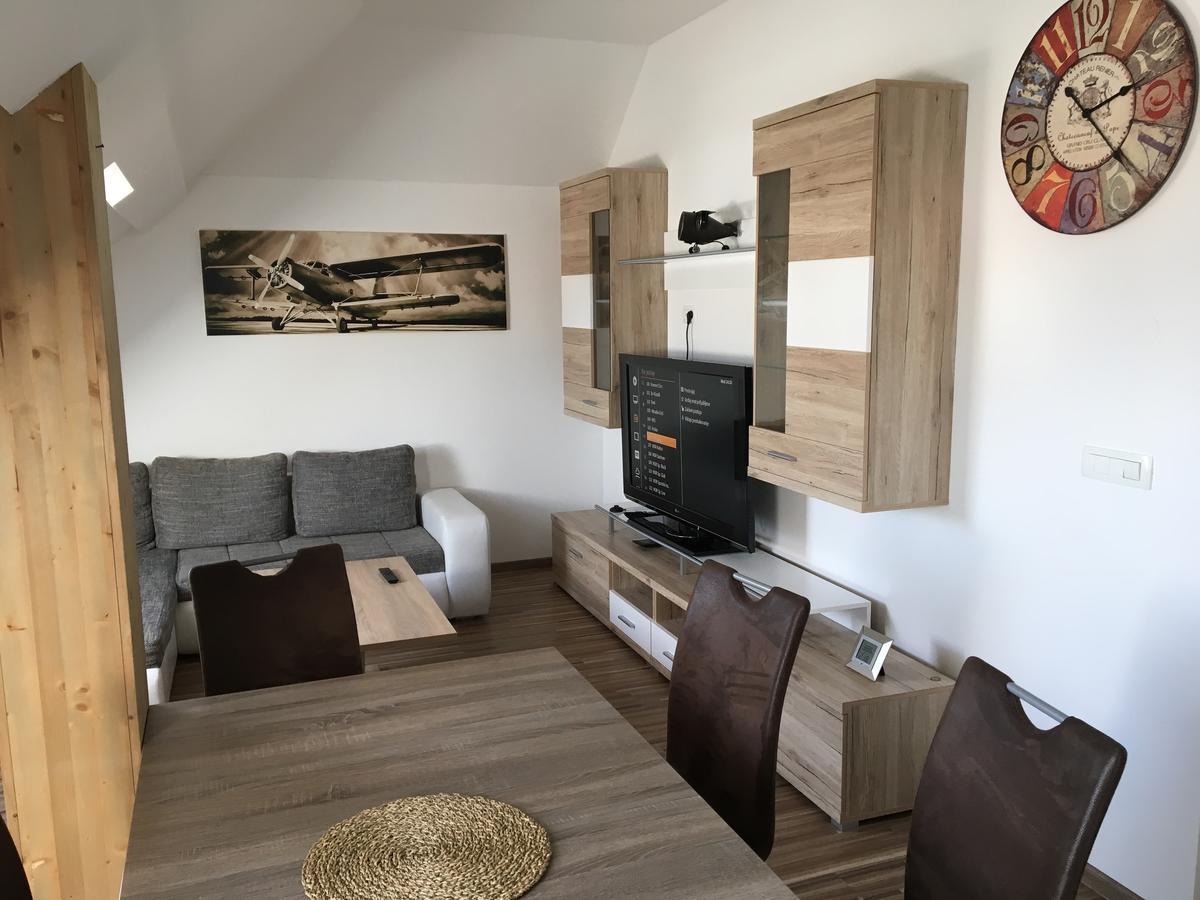 Apartments Avio Zgornji Brnik Экстерьер фото